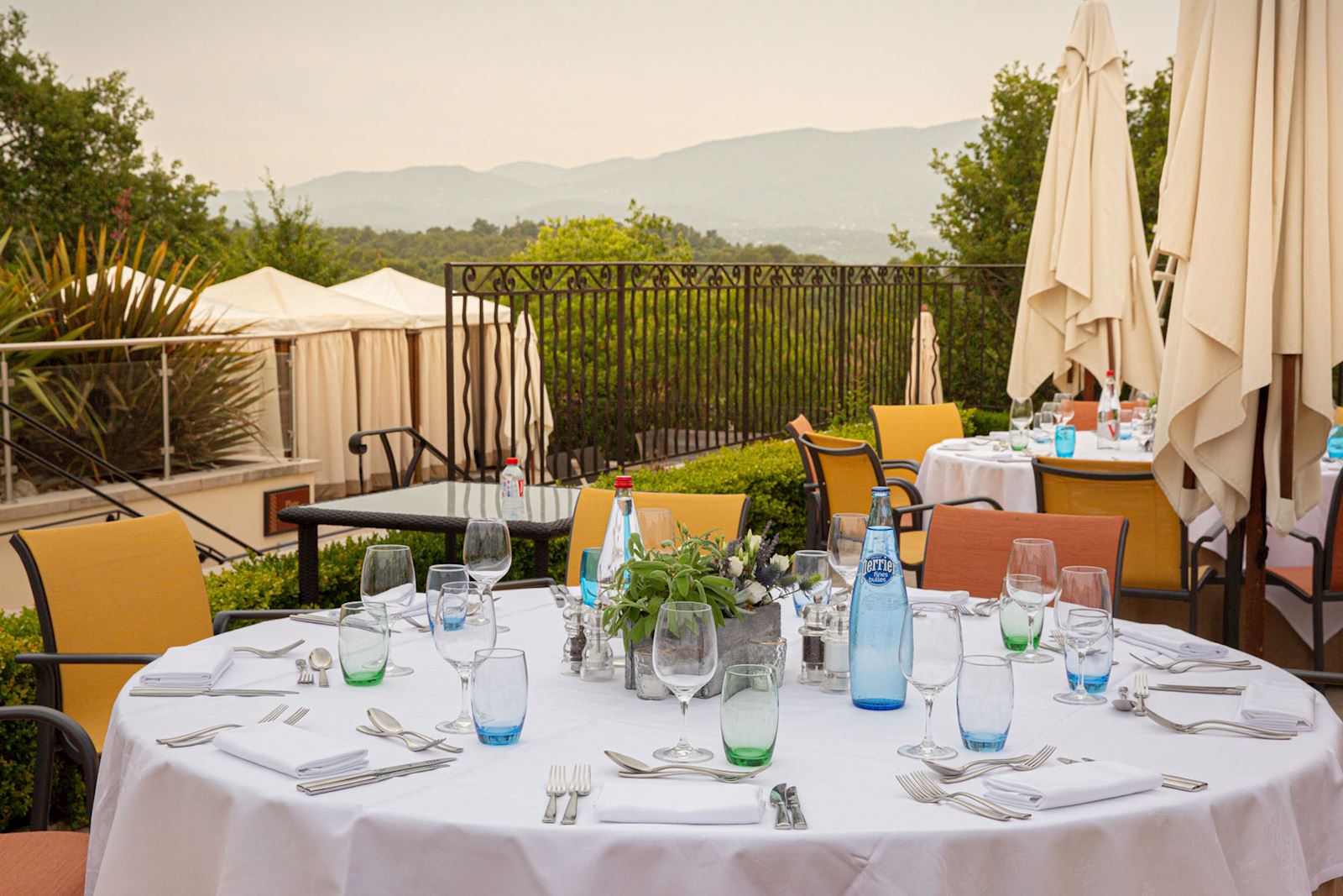 Terrasse de la piscine - Pour vos dîners