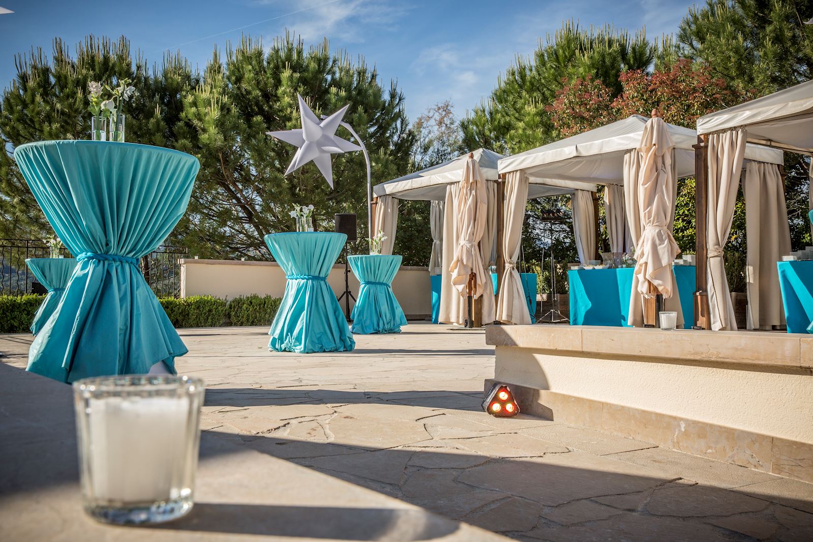 Terrasse de la piscine Pour vos cocktails jusqu'à 100 personnes