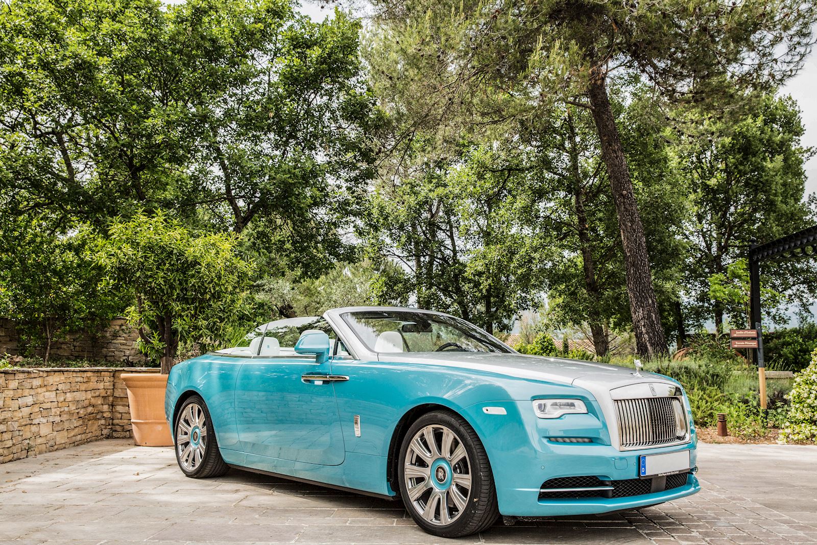 Rolls Royce exposé sur le domaine de Terre Blanche
