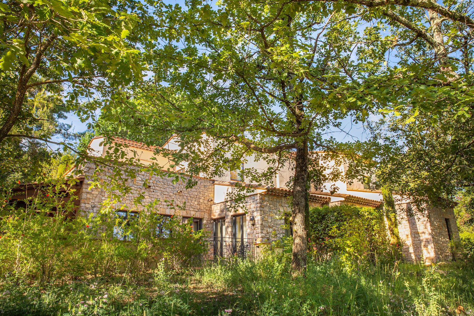 Vue panoramique de l'extérieure de la suite Deluxe - Terre Blanche