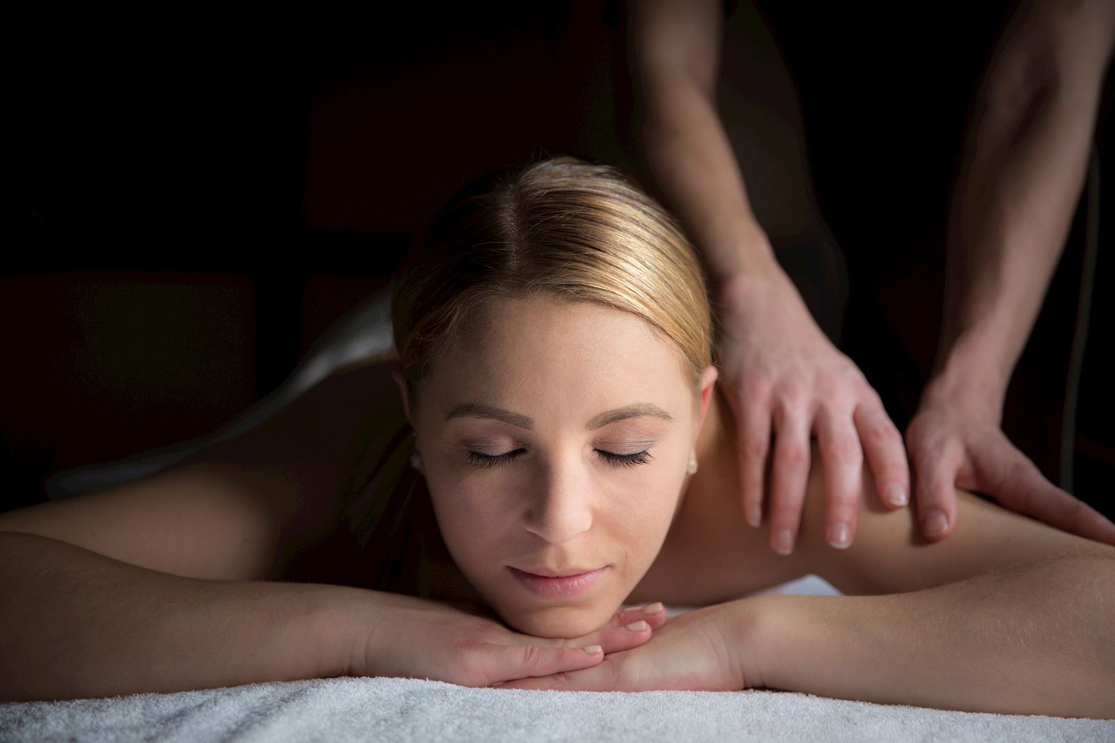 moment détente grace au soin et massage du corps dans le domaine de Terre Blanche