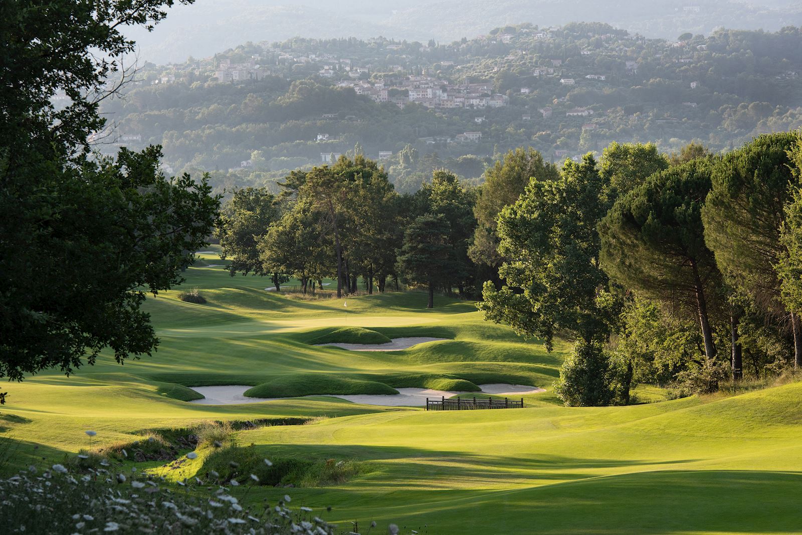 piste de golf implantée au  milieu de la nature Terre Blanche